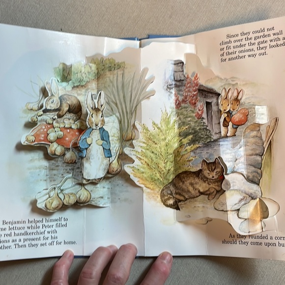 NOT ELIGIBLE FOR BUNDLE SALE      4-Book Boxed Set of Peter Rabbit Pop-Up Books - Picture 6 of 15